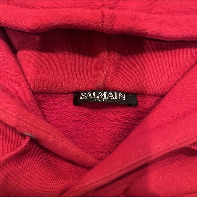 BALMAIN(バルマン)のバルマン エンブレム 装飾 パーカー レッド 希少 赤 サイドジップジップ メンズのトップス(パーカー)の商品写真