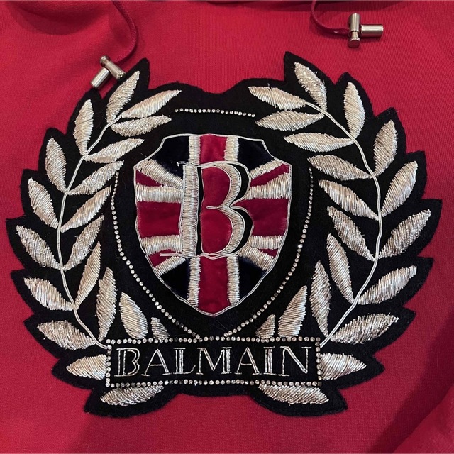 BALMAIN(バルマン)のバルマン エンブレム 装飾 パーカー レッド 希少 赤 サイドジップジップ メンズのトップス(パーカー)の商品写真