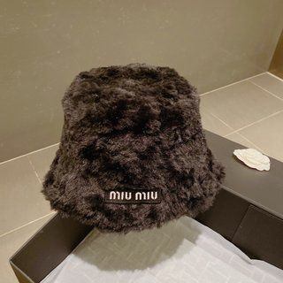 ミュウミュウ 帽子の通販 100点以上 | miumiuのレディースを買うならラクマ