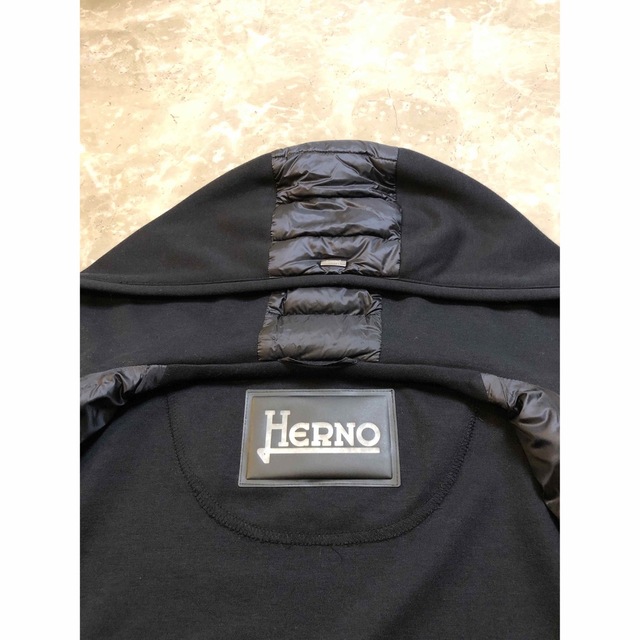 HERNO(ヘルノ)のHERNO正規🇷🇴ルーマニアMENダウンジャケット前ダウン切替フードスウェット メンズのジャケット/アウター(ダウンジャケット)の商品写真