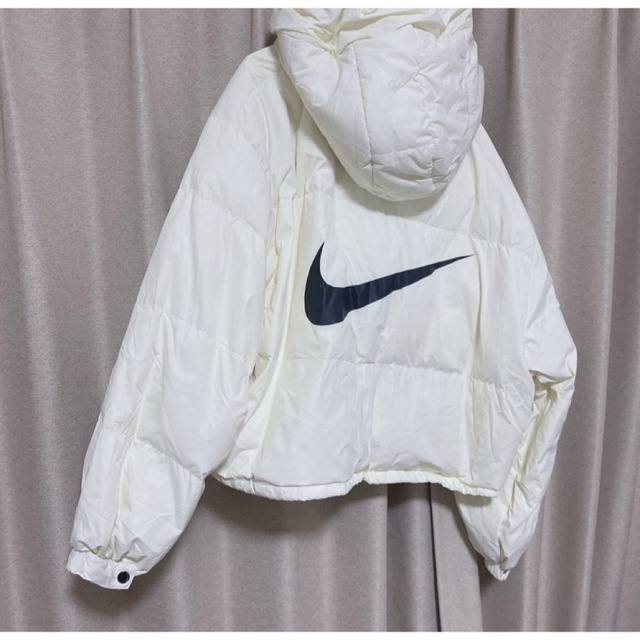 NIKE ダウンジャケット 刺繍ロゴ 白 の通販 by easy👯 shop|ラクマ