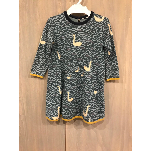 mina perhonen(ミナペルホネン)のミナペルホネン　キッズ　swan ワンピース キッズ/ベビー/マタニティのキッズ服女の子用(90cm~)(ワンピース)の商品写真