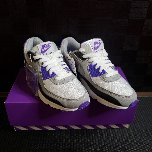 NIKE(ナイキ)のE様専用★Nike Air Max90★　新品　希少カラー　完売商品！ レディースの靴/シューズ(スニーカー)の商品写真