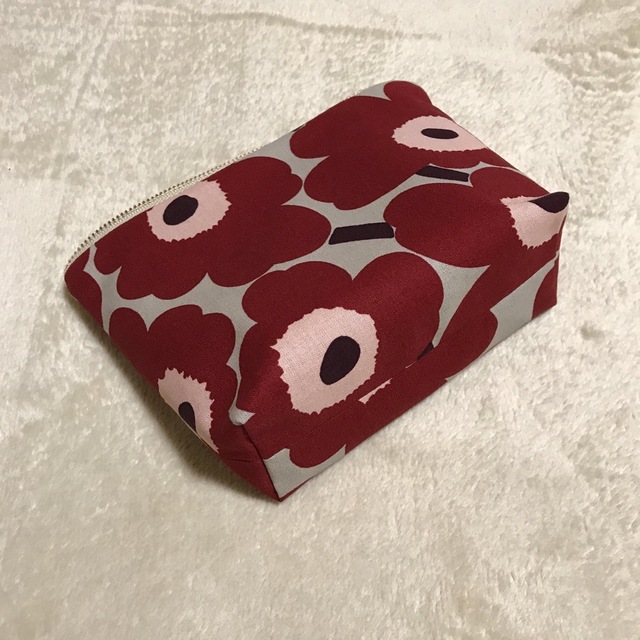 marimekko(マリメッコ)の【専用】マリメッコ  生地　ハンドメイド　ペンケース　ポーチ ハンドメイドのファッション小物(ポーチ)の商品写真