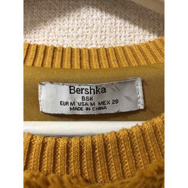 Bershka(ベルシュカ)のBershkaベルシュカ　ファートレーナー　Mサイズ レディースのトップス(トレーナー/スウェット)の商品写真