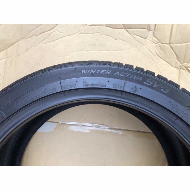 スタッドレス 255/40R20 未使用 255/40r20 225/40/20 自動車/バイクの自動車(タイヤ)の商品写真