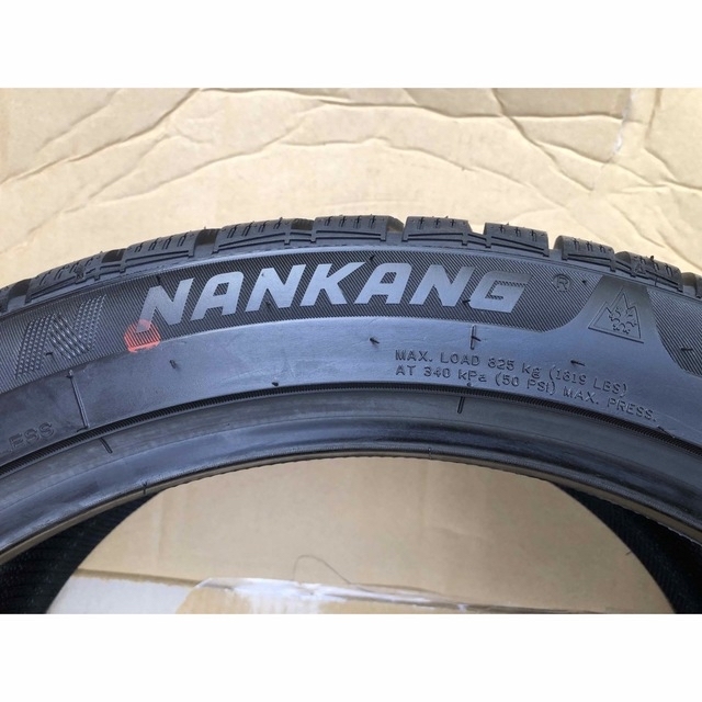 スタッドレス 255/40R20 未使用 255/40r20 225/40/20 自動車/バイクの自動車(タイヤ)の商品写真