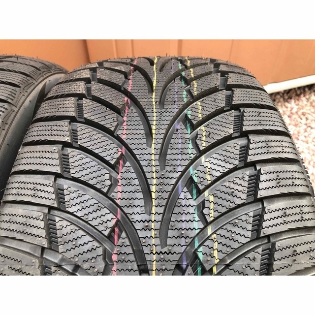 スタッドレス 255/40R20 未使用 255/40r20 225/40/20 自動車/バイクの自動車(タイヤ)の商品写真