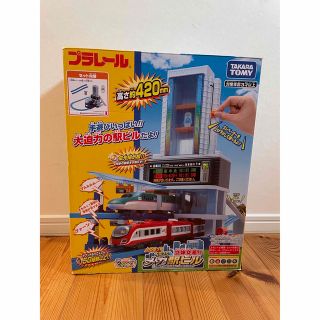 タカラトミー(Takara Tomy)のえびちゃん専用！プラレール　立体交差メガ駅ビル(電車のおもちゃ/車)