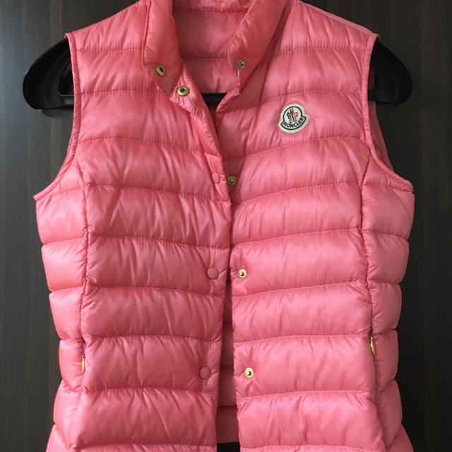 MONCLER(モンクレール)のMIMI様専用♡11/1までお取り置き レディースのジャケット/アウター(ダウンベスト)の商品写真