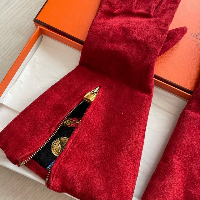 Hermes(エルメス)のエルメス　グローブ　赤　スエード　１月末削除 レディースのファッション小物(手袋)の商品写真