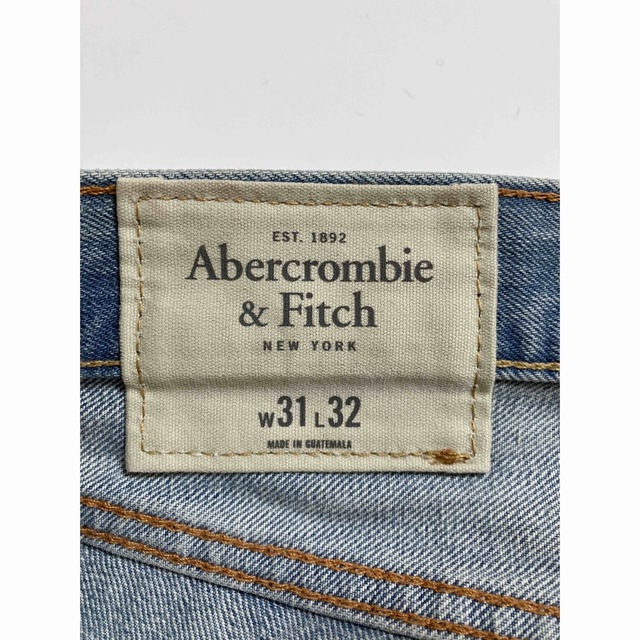 Abercrombie&Fitch(アバクロンビーアンドフィッチ)のアバクロ アイスブルー スキニーデニム ダメージデニム ダメージスキニー メンズのパンツ(デニム/ジーンズ)の商品写真