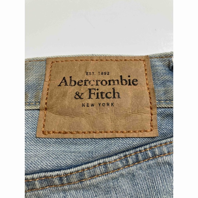 Abercrombie&Fitch(アバクロンビーアンドフィッチ)のアバクロ アイスブルー スキニーデニム ダメージデニム ダメージスキニー メンズのパンツ(デニム/ジーンズ)の商品写真