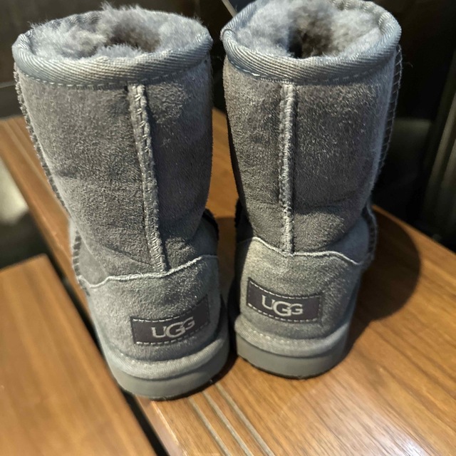 UGG(アグ)のUGG ブーツ　キッズ　19.5cm キッズ/ベビー/マタニティのキッズ靴/シューズ(15cm~)(ブーツ)の商品写真