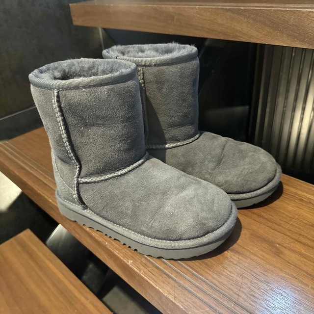 UGG(アグ)のUGG ブーツ　キッズ　19.5cm キッズ/ベビー/マタニティのキッズ靴/シューズ(15cm~)(ブーツ)の商品写真