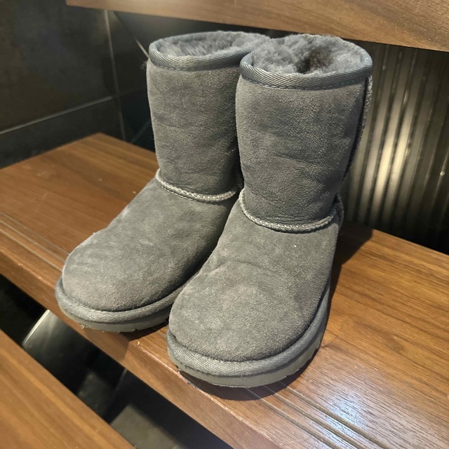 UGG(アグ)のUGG ブーツ　キッズ　19.5cm キッズ/ベビー/マタニティのキッズ靴/シューズ(15cm~)(ブーツ)の商品写真