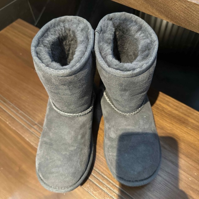 UGG(アグ)のUGG ブーツ　キッズ　19.5cm キッズ/ベビー/マタニティのキッズ靴/シューズ(15cm~)(ブーツ)の商品写真