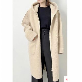 アパルトモンドゥーズィエムクラス(L'Appartement DEUXIEME CLASSE)の新品Lou AndreaルーアンドレアMouton Fake Hood Coat(ムートンコート)