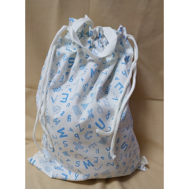 アルファベット巾着袋 ハンドメイドのキッズ/ベビー(外出用品)の商品写真