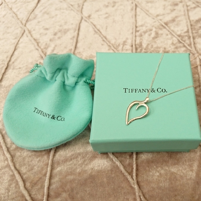 Tiffany & Co.(ティファニー)のTiffany リーフ ペンダント シルバー レディースのアクセサリー(ネックレス)の商品写真