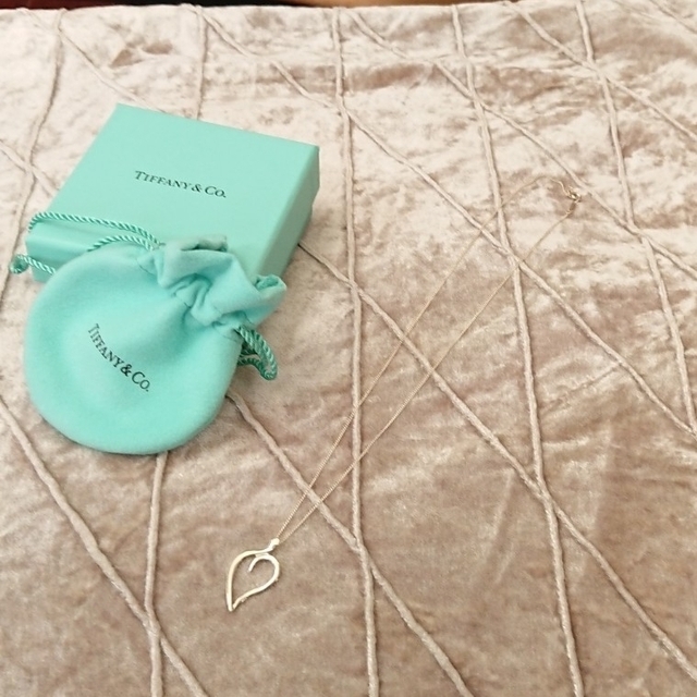 Tiffany & Co.(ティファニー)のTiffany リーフ ペンダント シルバー レディースのアクセサリー(ネックレス)の商品写真