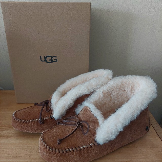 23cm UGG アレーナ モカシン イチオシ 60.0%OFF www.gold-and-wood.com