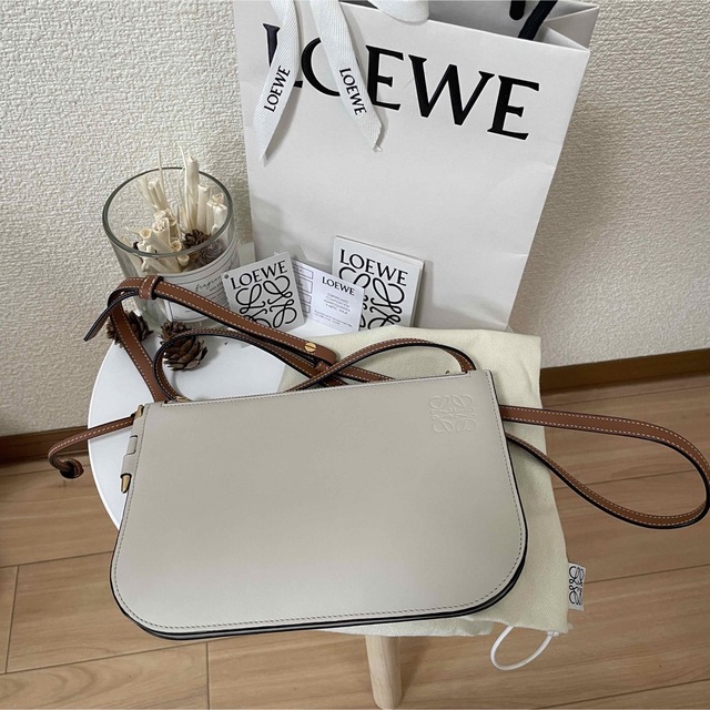 最も LOEWE - LOEWE ロエベ ゲート ダブルジップポーチ ショルダー