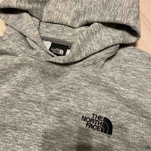 THE NORTH FACE(ザノースフェイス)のザ・ノースフェイス スクエアロゴフーディー  NT12141 メンズのトップス(パーカー)の商品写真