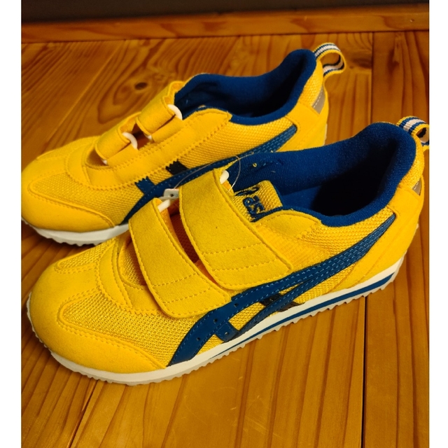 asics(アシックス)の未使用 アシックス KIDS アイダホ MINI Ⅱ　20.0　SUKUSUKU キッズ/ベビー/マタニティのキッズ靴/シューズ(15cm~)(スニーカー)の商品写真