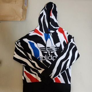 adidas ゼブラ パーカー