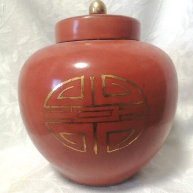 贅沢品 壺 蓋付き 金彩ある 宝くじ入れに良いです。 紅金彩有蓋壺 骨董