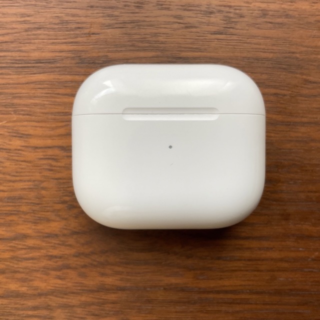 Apple(アップル)のアップル AirPods 第3世代 MME73J/A スマホ/家電/カメラのオーディオ機器(ヘッドフォン/イヤフォン)の商品写真