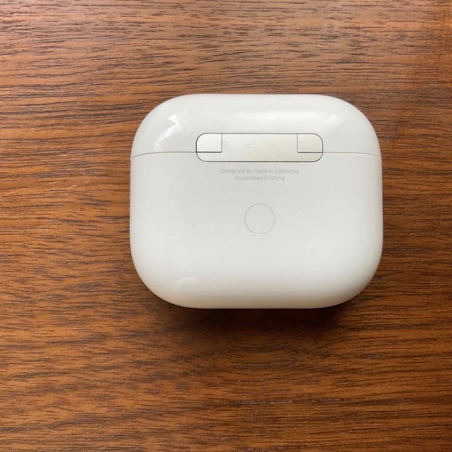 Apple(アップル)のアップル AirPods 第3世代 MME73J/A スマホ/家電/カメラのオーディオ機器(ヘッドフォン/イヤフォン)の商品写真