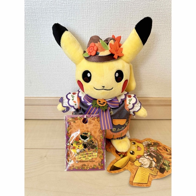 ポケモン(ポケモン)の【限定・完売品】ポケモン　ハロウィン　ピカチュウぬいぐるみ&ロゴピンズセット販売 エンタメ/ホビーのおもちゃ/ぬいぐるみ(ぬいぐるみ)の商品写真