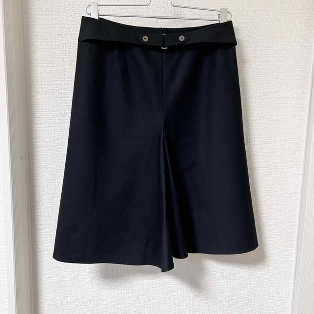 BURBERRY(バーバリー)のバーバリー❤️新品❤️BURBERRYベルト飾りのウールスカート黒40 レディースのスカート(ひざ丈スカート)の商品写真