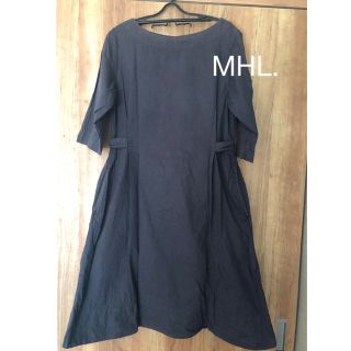 エムエイチエル(MHL.)のMHL. バッグボタン膝丈ワンピース　(ひざ丈ワンピース)