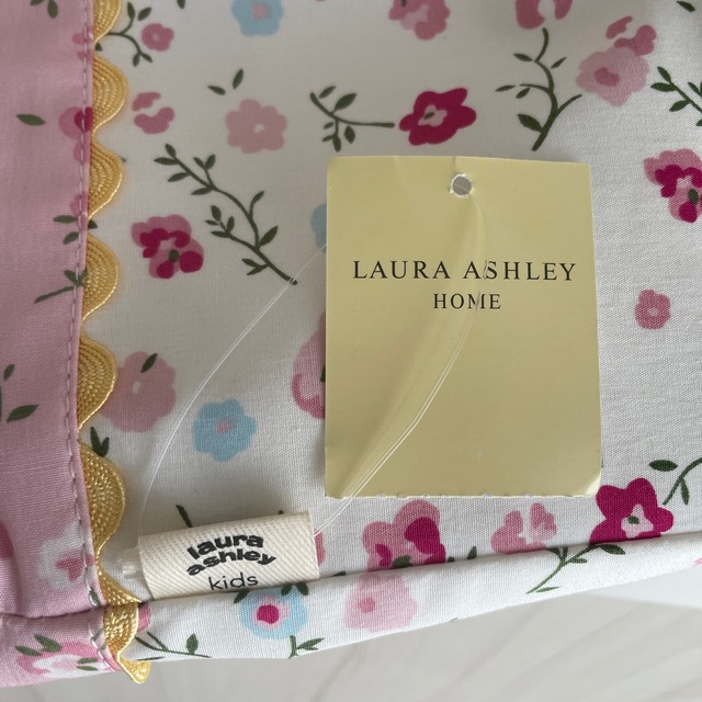 LAURA ASHLEY(ローラアシュレイ)のローラアシュレイ キッズ バレエ 保冷 ランチトート 未使用 インテリア/住まい/日用品のキッチン/食器(弁当用品)の商品写真