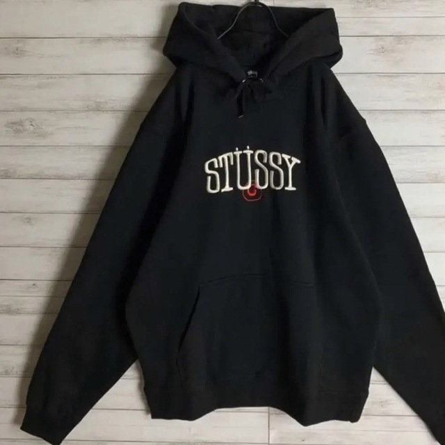 STUSSY(ステューシー)の【早い者勝ち‼️】ステューシー 刺繍ロゴ ビッグロゴ パーカー XL メンズのトップス(パーカー)の商品写真