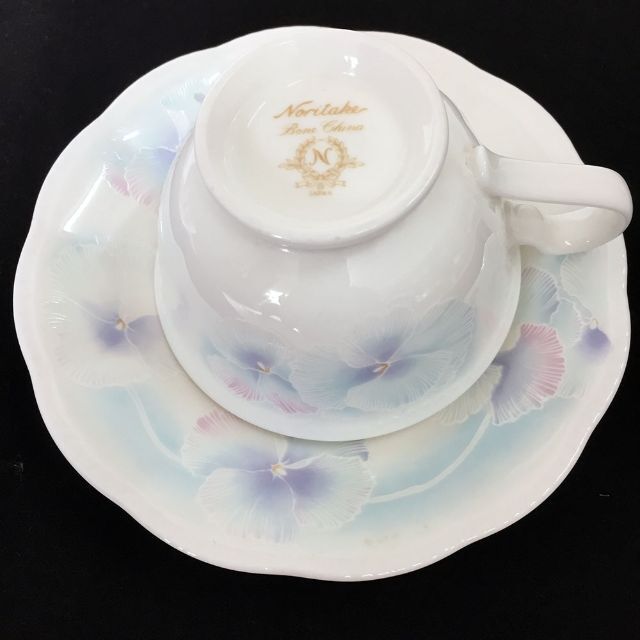 Noritake(ノリタケ)の優雅で上品　ノリタケ ボーンチャイナ カップ&ソーサー 2客 インテリア/住まい/日用品のキッチン/食器(グラス/カップ)の商品写真