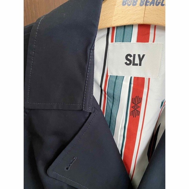 SLY(スライ)のスライ⭐︎ネイビー⭐︎トレンチコート⭐︎ネイティブ柄 レディースのジャケット/アウター(トレンチコート)の商品写真