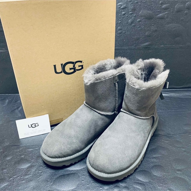 数量限定 UGG アグ クラシックミニ ll 24.0cm US7 ベージュ gefert.com.br