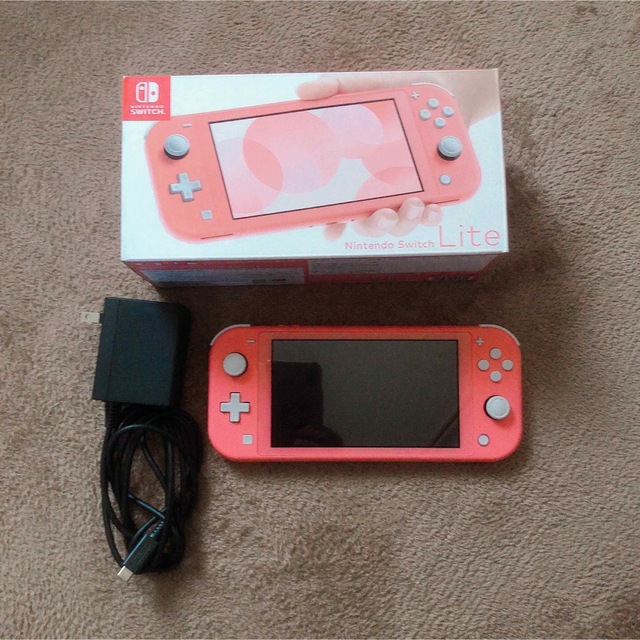 任天堂　Switch light ピンク携帯用ゲーム機本体