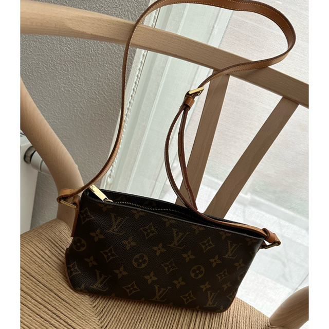 確実正規miumiu猫柄ポーチ☆梨花さん愛用☆本日激安! バッグ クラッチ