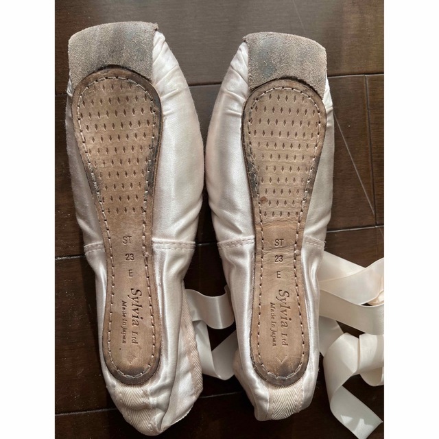 シルビア　トゥシューズ　サテントップ　23㎝ E幅 レディースの靴/シューズ(バレエシューズ)の商品写真
