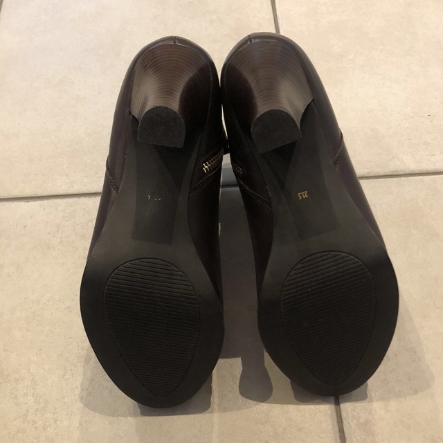 UNTITLED(アンタイトル)のブーツ　ブーティー　本革　untitled  ダークブラウン レディースの靴/シューズ(ブーツ)の商品写真