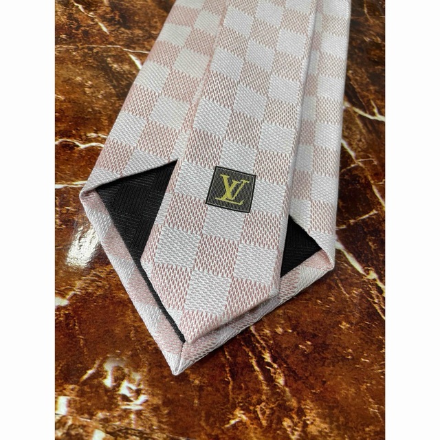 LOUIS VUITTON(ルイヴィトン)の【正規品】ルイヴィトン　ネクタイ　ピンク　ダミエ　シルク メンズのファッション小物(ネクタイ)の商品写真