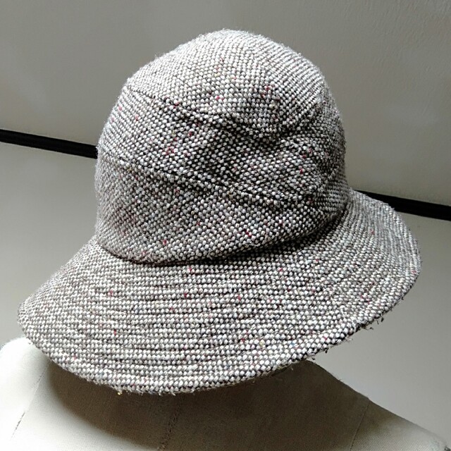 キラキラゴールドスパン混紡  ツイードハット 頭囲 57.5cm レディースの帽子(ハット)の商品写真