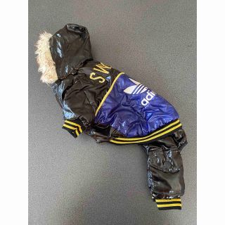 アディダス(adidas)の犬　冬服　ダウン　オーバーオール　Lサイズ(犬)