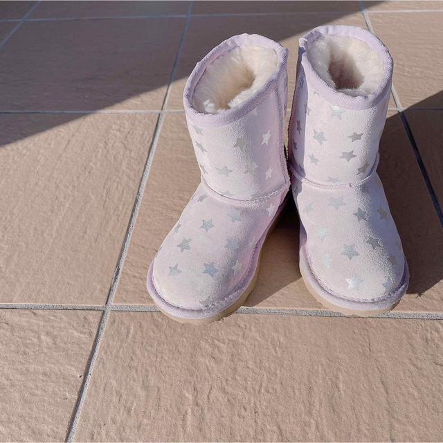 ugg ムートンブーツ　16cm 星　ラベンダー | フリマアプリ ラクマ