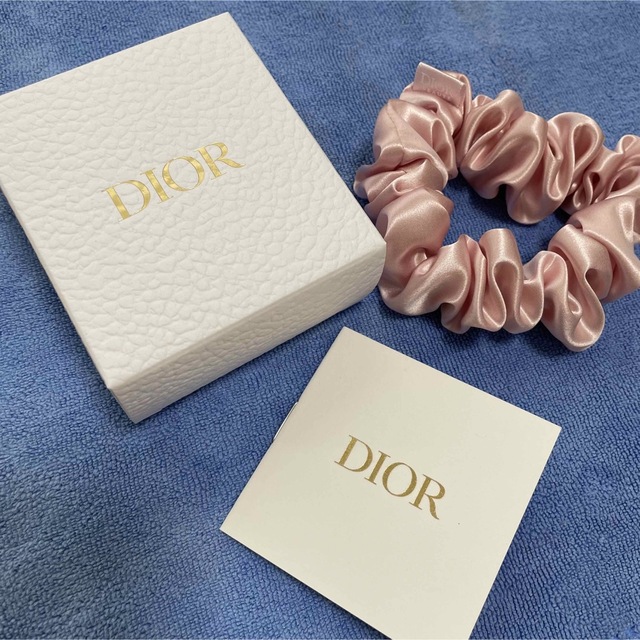 Dior(ディオール)の【新品未使用】dior シュシュ レディースのヘアアクセサリー(ヘアゴム/シュシュ)の商品写真